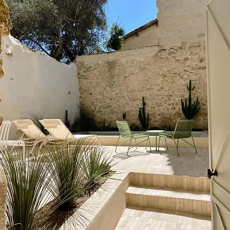 La Maison Du Puisatier • Centre Historique • Piscine Chauffee •jardin Uzes
